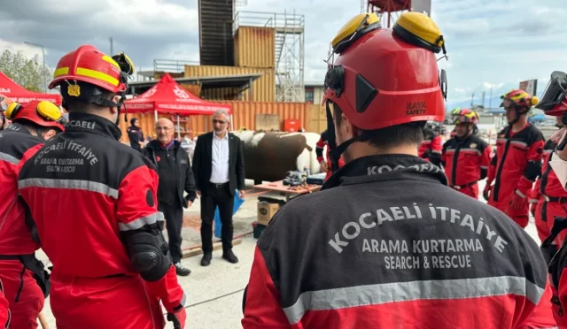 AFAD ve Kocaeli İtfaiyesi’nden Ortak Eğitim Atağı AFAD ve Kocaeli İtfaiyesi’nden Ortak Eğitim Atağı