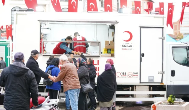 Türk Kızılay’dan Sındırgı Depremzedelerine Destek Türk Kızılay’dan Sındırgı Depremzedelerine Destek