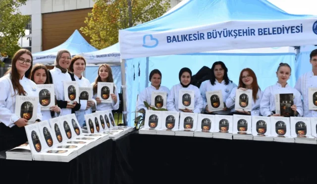 Balıkesir Kitap Fuarı’nda Maşınga Etkisi Devam Ediyor Balıkesir Kitap Fuarı’nda Maşınga Etkisi Devam Ediyor