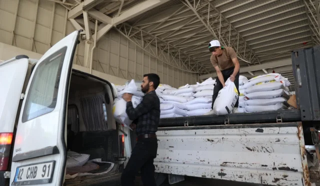 Konya Büyükşehir, Üreticilere Tohum Desteği Sağlıyor Konya Büyükşehir, Üreticilere Tohum Desteği Sağlıyor