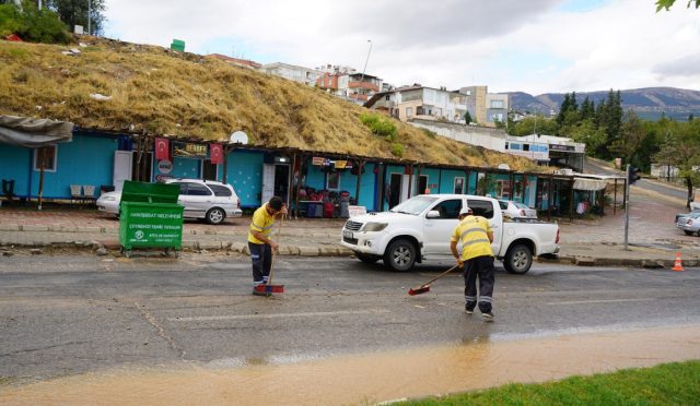 Kahramanmaraş’ta Sağanak Sonrası Temizlik ve Bakım Çalışmaları Aralıksız Sürüyor Kahramanmaraş’ta Sağanak Sonrası Temizlik ve Bakım Çalışmaları Aralıksız Sürüyor