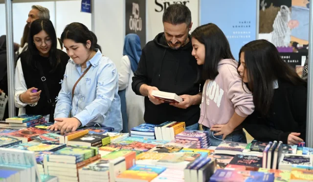 Konya Kitap Günleri, Kitapseverlerin Yoğun Katılımıyla Gerçekleşti Konya Kitap Günleri, Kitapseverlerin Yoğun Katılımıyla Gerçekleşti