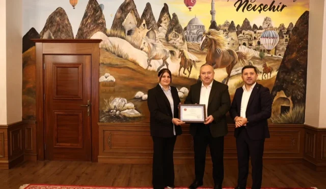 “İlmek İlmek Türkiye” Halısı Vali Fidan’a Hediye Edildi