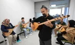 Mersin’de Sanatseverler Ücretsiz Enstrüman Kurslarına Akın Ediyor